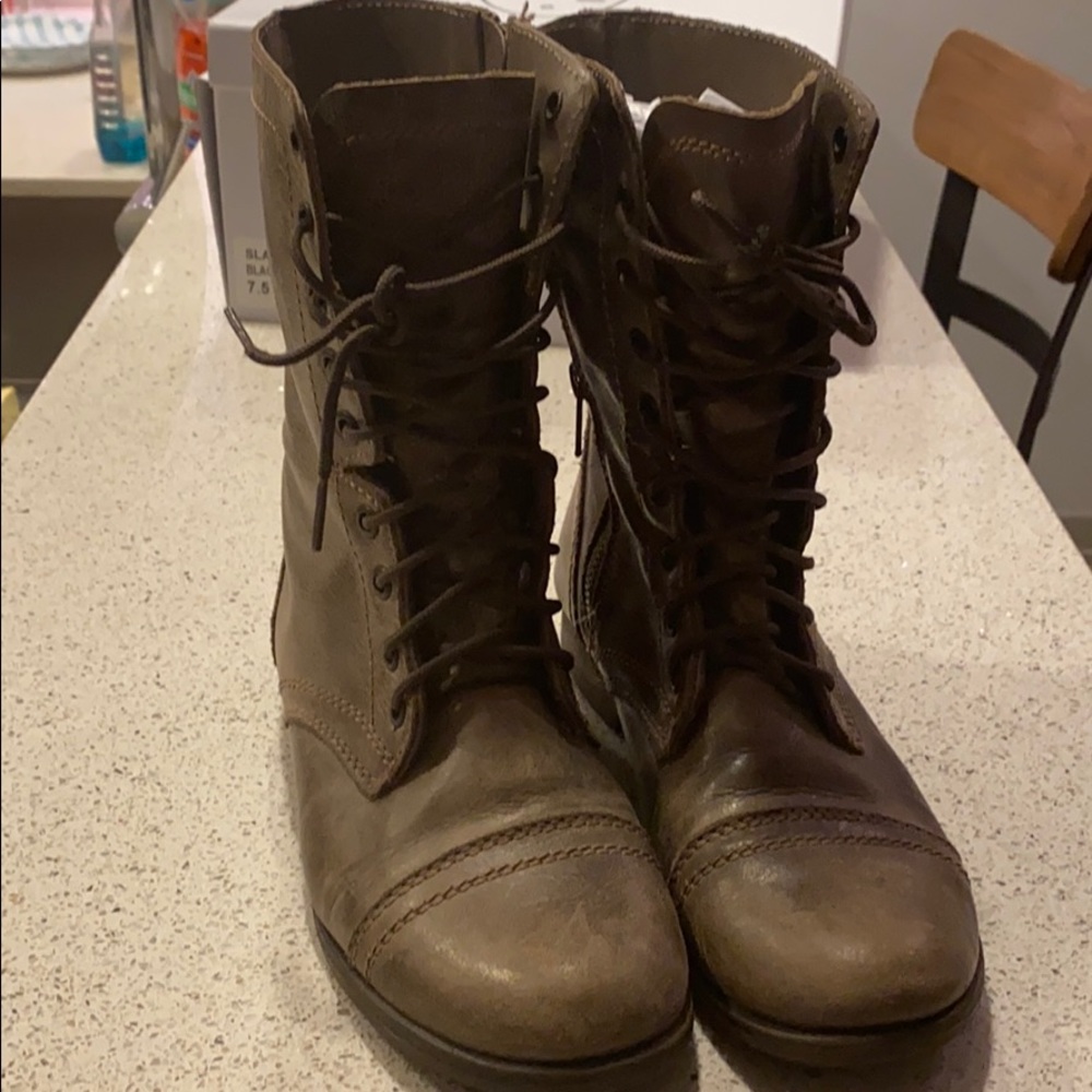 Combat boot